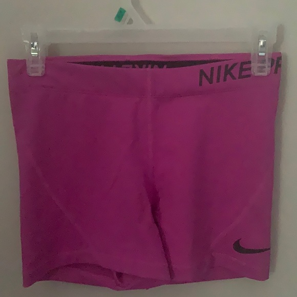 Nike Pros - Picture 1 of 3